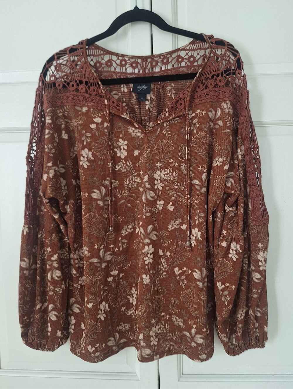 Daytrip floral bohemian top with crochet accents